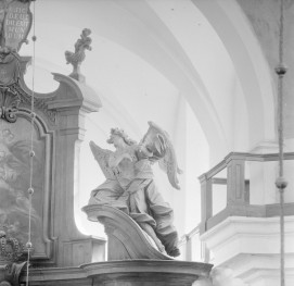 Kościół św. Józefa Oblubieńca i św. Antoniego z Padwy - Figura anioła z ołtarza głównego., skan 1