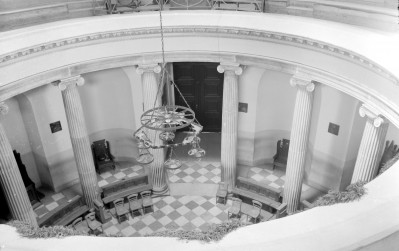pałac Czartoryskich - kościół pw. Wniebowzięcia Najświętszej Maryi Panny - wnętrze - nawa główna - widok z empory na portyk, skan 1