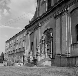 kościół pw. św. Teresy od Jezusa - elewacja północna, część dolna, skan 1