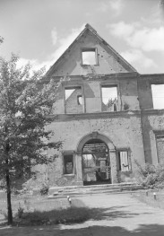 kolegium dawne foresteriumprzy klasztorze Kamedułów - front, skan 1