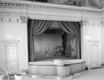 zamek magnacki Lubomirskich i Potockich - wnętrze - piętro I - Sala Teatralna - scena, skan 1
