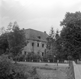 zamek - elewacja frontowa zachodnia - fragment, skan 1