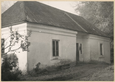 Dwór alkierzowy - widok elewacji bocznej płn. od strony płn.-wsch., skan 1