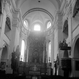 kościół Garnizonowy pw. św. Wojciecha i św. Stanisława - wnętrze, ołtarz główny, skan 1