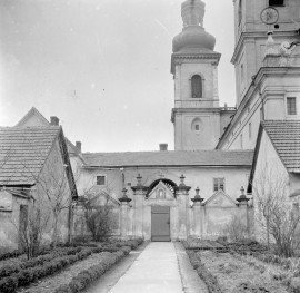 kościół Wniebowzięcia NMP - furta do eremu (widok wewnętrzny), skan 1