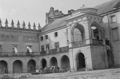 elewacja zamku w Krasiczynie od strony dziedzińca , skan 1