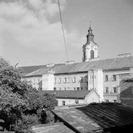 widok pałac biskupa Kierskiego dzwonnica - elewacja południowa, skan 1