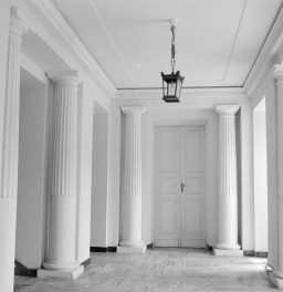 pałac Sobolewskich - wnętrze - hall, skan 1
