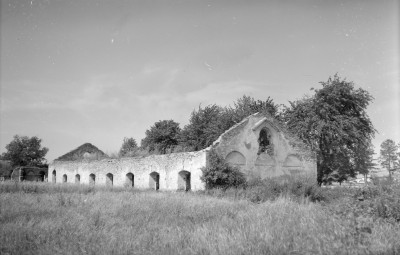 zakład i osiedle przemysłowe - suszarnia - widok ogólny ruin, skan 1
