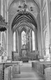 Kościół parafialny pw. W.N.M.P - wnętrze: prezbiterium z widokiem na ołtarz główny, skan 1