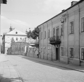 plebania, ul. Katedralna 9 - elewacja północna, frontowa, skan 1
