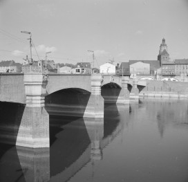 fragment panoramy miasta od strony Warty - widok na most Warciański - widok od południa, skan 1