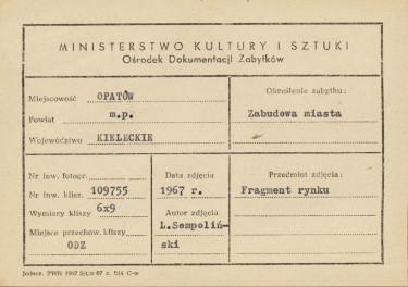 Rynek - fragment, widok od strony płd. - wsch. z kolegiatą w tle - metryczka

 , skan 1