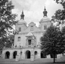klasztor Franciszkanów - elewacja zachodnia, frontowa , skan 1