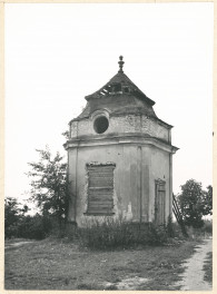 Zespół pałacowy - jeden z pawilonów, widok przed remontem , skan 1