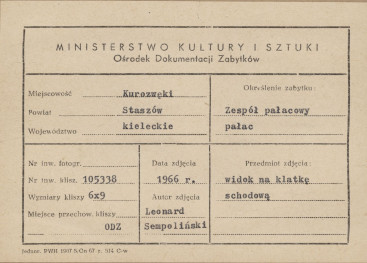 Zespół pałacowy - pałac, wnętrze, widok na schody - metryczka, skan 1