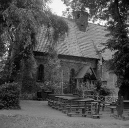 kościół szpitalny, ob. parafialny pw. św. Jerzego - elewacja południowa, fragment, skan 1