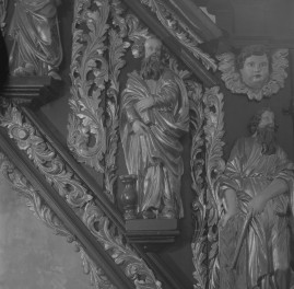 kościół parafialny pw. św. Bartłomieja - wnętrze: ambona, fragment płaskorzeźby, skan 1