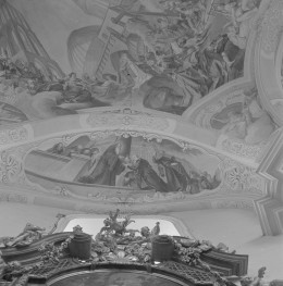 Bazylika św. Jadwigi - wnętrze: polichromie w nawie bocznej, skan 1