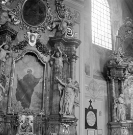 kościół klasztorny jezuitów pw. Nawiedzenia NMP - wnętrze, ołtarz boczny, skan 1