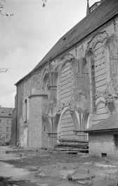 kościół parafialny pw. Wniebowzięcia Najświętszej Marii Panny, kościół farny - elewacja boczna, skan 1