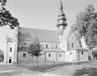 pocysterski kościół, ob. parafialny pw. św. Floriana - elewacja południowa, skan 1