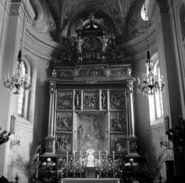 kościół oo. Bernardynów - wnętrze: ołtarz główny, skan 1