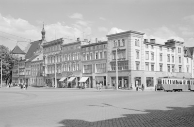 Pierzeja rynku - zabudowa miejska, skan 1