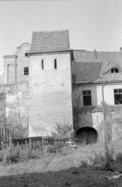baszta oraz fragment muru obronnego - mury miejskie, skan 1