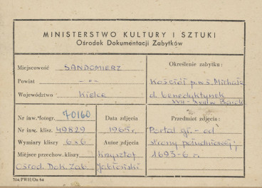 Zespół klasztorny ss. Benedyktynek -  kościół, widok na portal główny - metryczka, skan 1