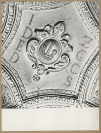 Pałac biskupów - wnętrze, alkierz - d. kaplica, fragment dekoracji sklepienia , medalion z herbem Korab,, skan 1