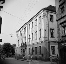 kamienica - elewacja frontowa, skan 1