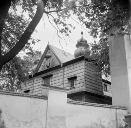 kościół św. Michała Archanioła - elewacja frontowa i ogrodzenie, skan 1