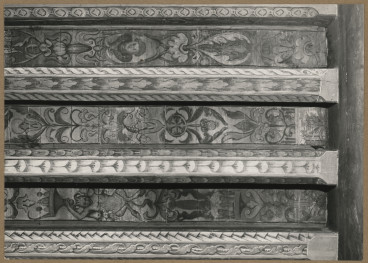 Pałac biskupów - wnętrze, d. komnata biskupia, fragment polichromii na stropie, skan 1