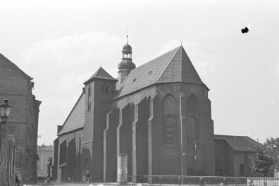 kościół klasztorny dominikanów, ob. filialny pw. św. Jakuba - prezbiterium strona wschodnia, skan 1