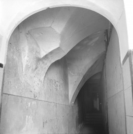 rynek miasta - kamienica - wnętrze - sień - fragment, skan 1