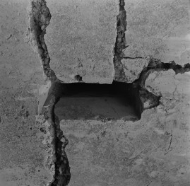 Twierdza Różan - fort nr. 1, elewacaj schronu pogotowia, fragment, skan 1