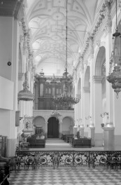 katedra Zmartwychwstania Pańskiego i św. Tomasza Apostoła - wnętrze: chór muzyczny i prospekt organowy, skan 1