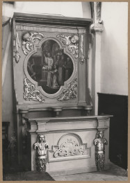 Zespół klasztorny - kościół, wnętrze, widok na segment stalli, skan 1