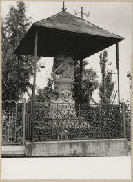 Figura przydrożna - Pieta , widok ogólny, skan 1
