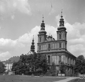 Kościół Świętych Apostołów Piotra i Pawła - elewacja frontowa, skan 1