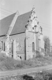 kościół franciszkanów, ob. ewangelicki pw. św. Barbary - widok prezbiterium od południowego-wschodu, skan 1