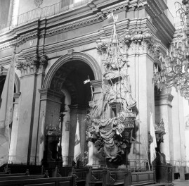 kościół pw. św. Teresy od Jezusa, zespół klasztorny Karmelitów Bosych - wnętrze: ambona, skan 1