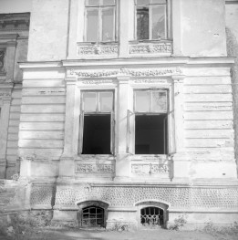 pałac Moszyńskich - elewacja: fragment, skan 1