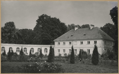 Zespół pałacowo - parkowy, pawilon wschodni i galeria, skan 1
