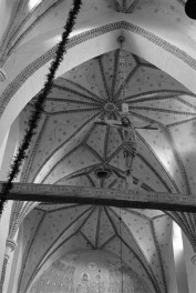Bazylika archikatedralna Wniebowzięcia Najświętszej Maryi Panny i św. Jana Chrzciciela - sklepienie i łuk tęczowy, skan 1