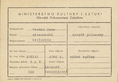 Zespół pałacowy - widok ogólny założenia w krajobrazie - metryczka, skan 1