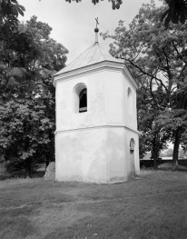 dzwonnica przy kościele parafialnym pw. św. Jana Chrzciciela - widok ogólny, skan 1