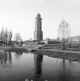 Zamek krzyżacki - gotycka baszta, skan 1