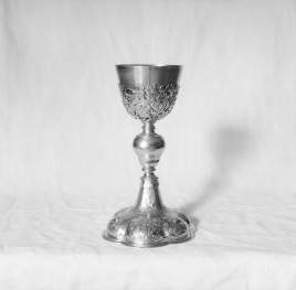 kościół, ob. parafialny pw. św. Bonawentury - wnętrze: kielich, koniec XVII, skan 1